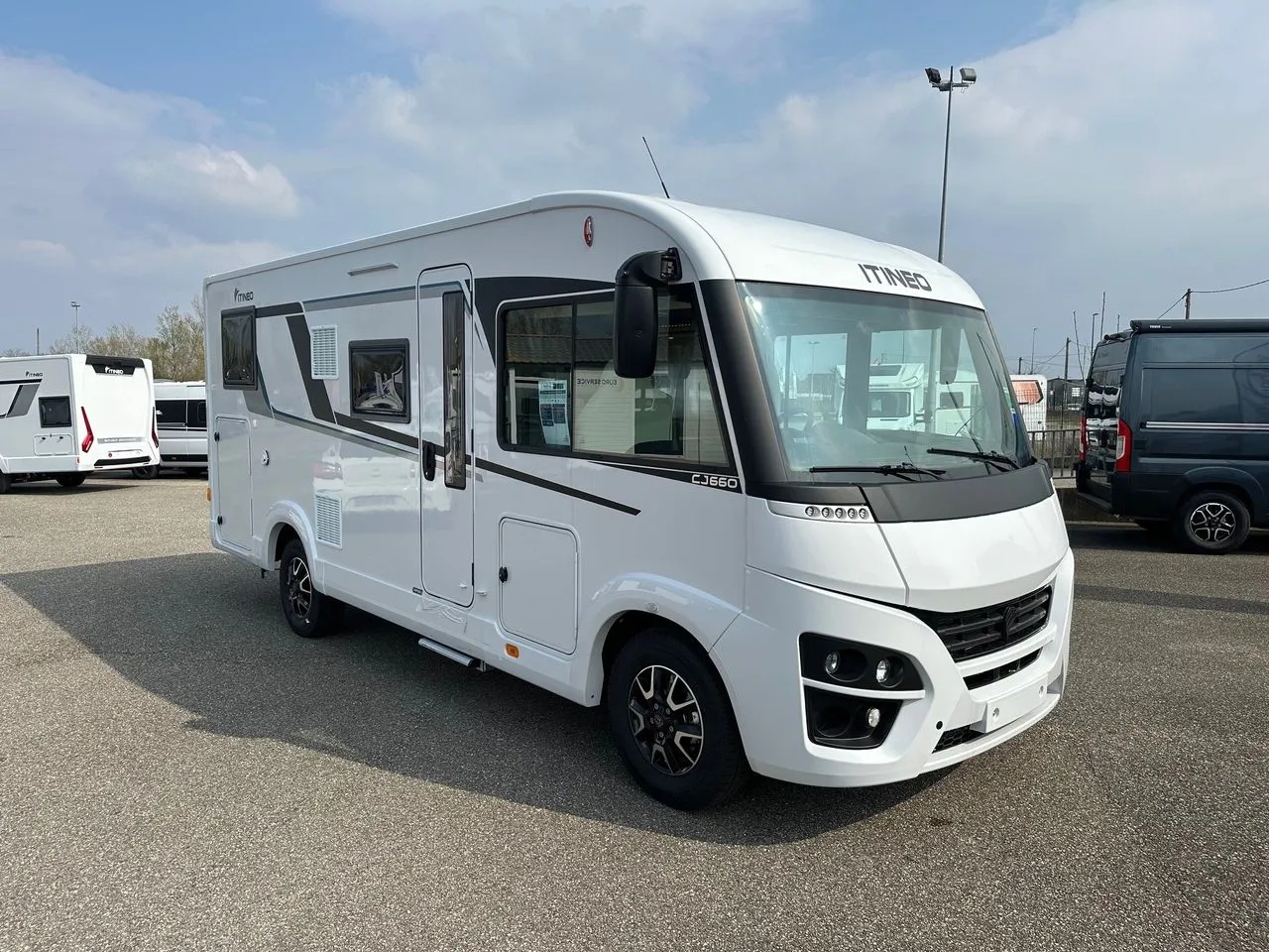 FAMILI COMPACT CJ 660 BVA