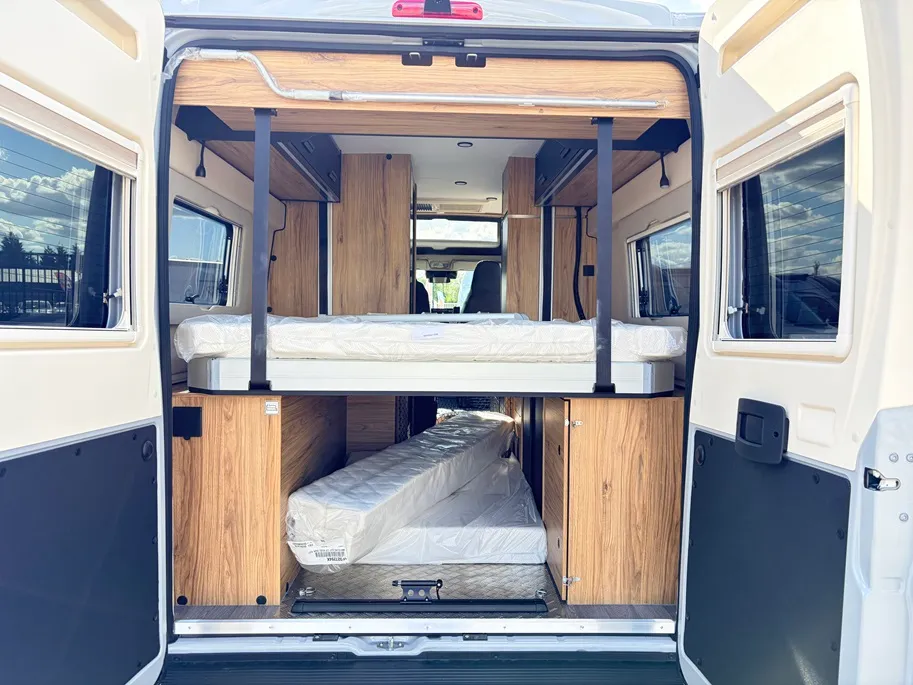 DUO VAN GARAGE