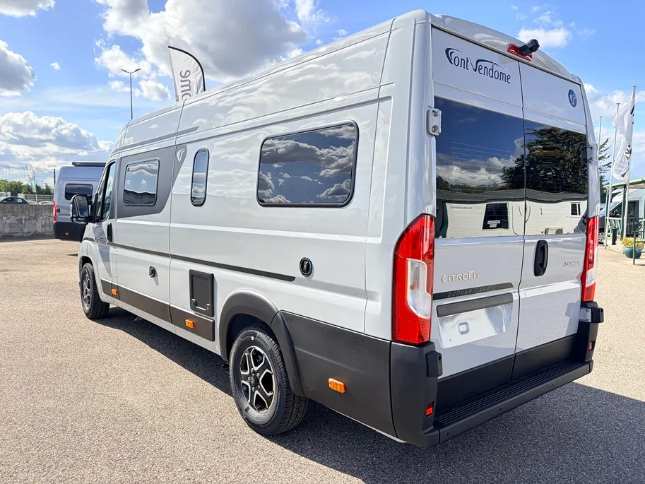 DUO VAN GARAGE