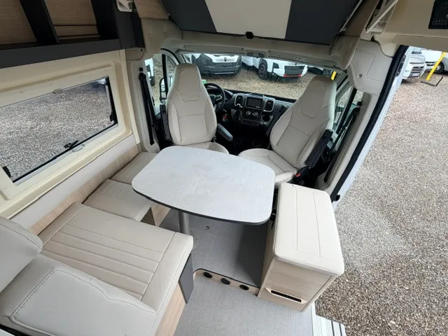 Fourgon aménagé - Dreamer - CAMPER FIVE - 2026