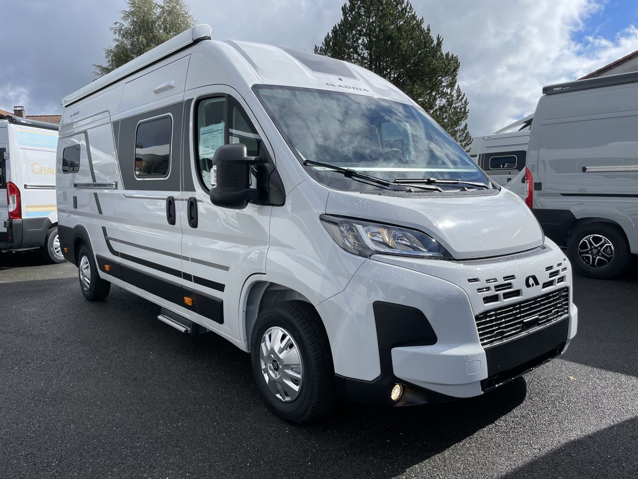 Fourgon amenage neuf Adria Twin 640 SGX 2025 Montfaucon Idylcar