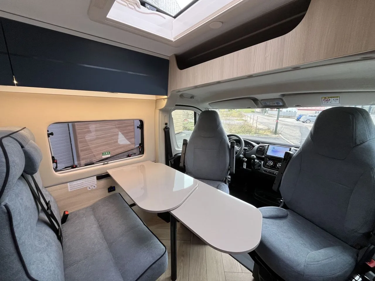 Fourgon aménagé - Chausson - V594 Max First-Line Light - 2026