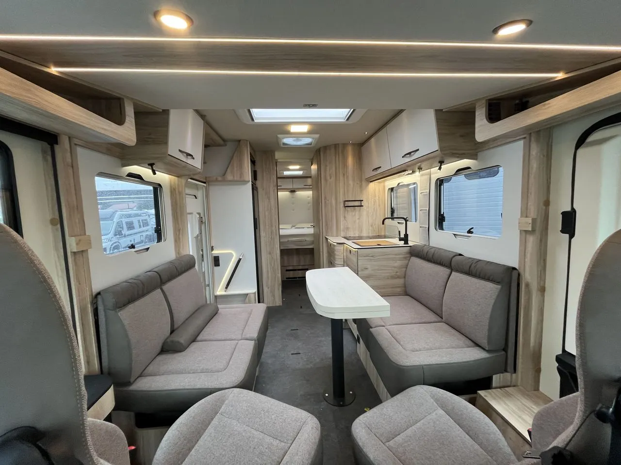 Camping-car - Eura Mobil - Integra Line GT 726 QF Comfort - 2027