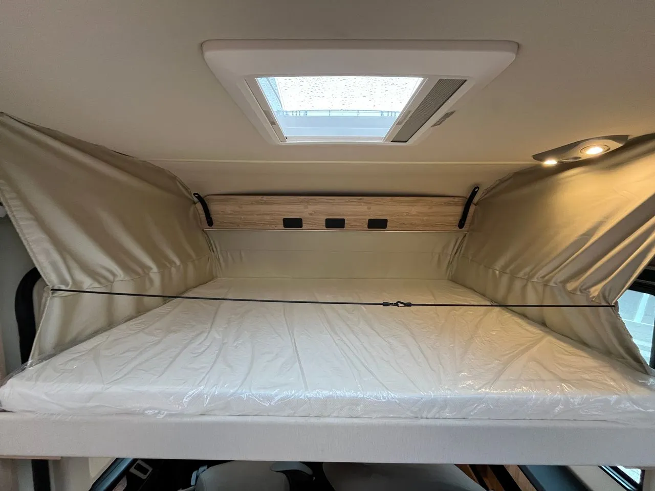Camping-car - Eura Mobil - Integra Line GT 726 QF Comfort - 2027