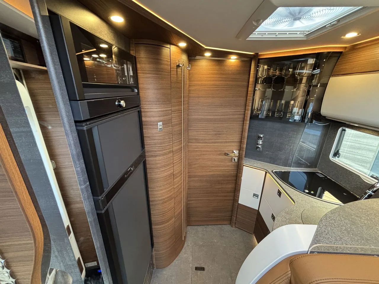 Camping-car - Carthago - Chic C-Line I 4.9LE-L Black Edition - 2027