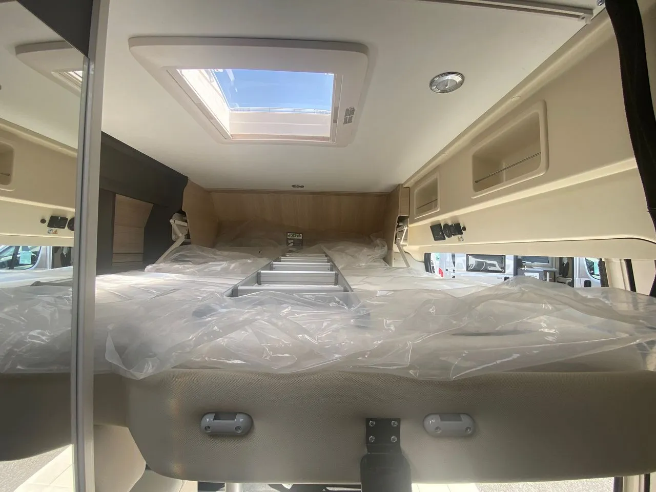 Fourgon aménagé - Dreamer - CAMPER FIVE - 2025