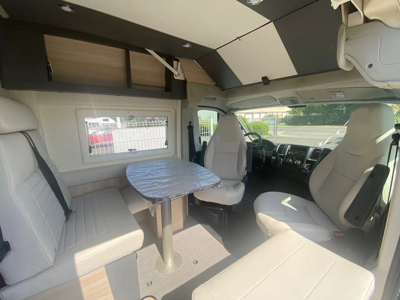 Fourgon aménagé - Dreamer - CAMPER FIVE - 2025