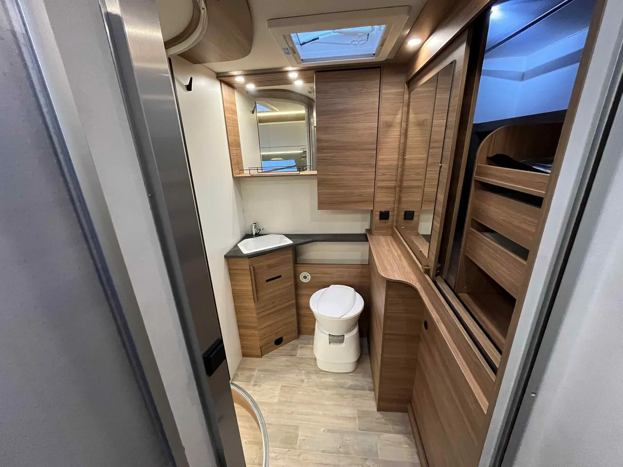 Camping-car - Pilote - P696 D EVIDENCE - 2025