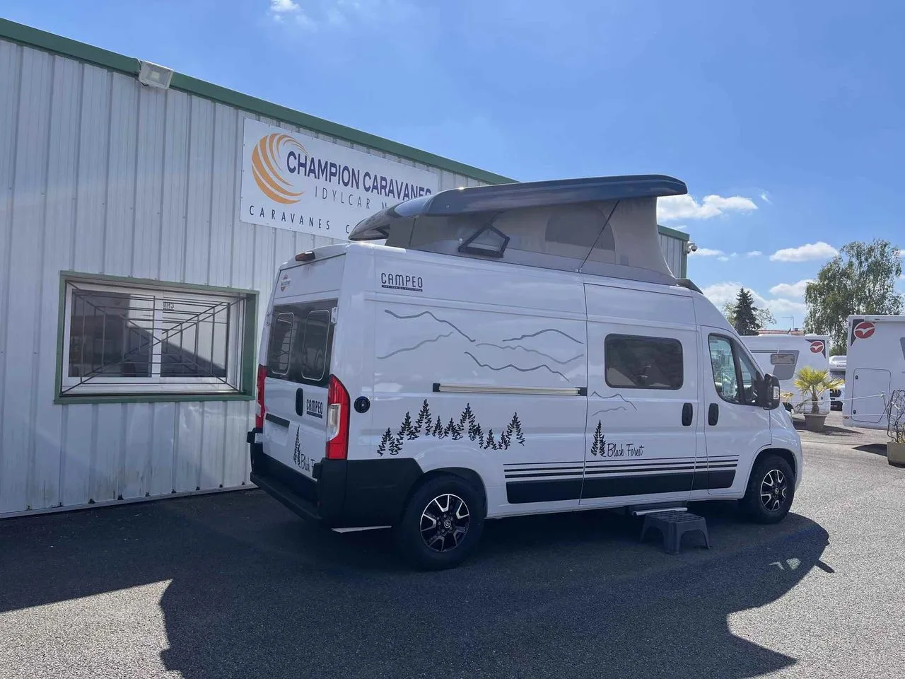 Fourgon aménagé - Burstner - CAMPEO C600 BLACK FOREST - 2024