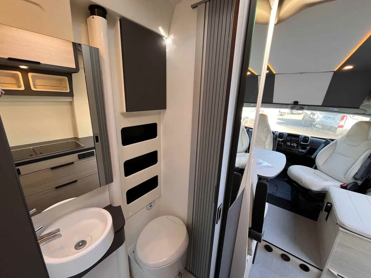 Fourgon aménagé - Dreamer - CAMPER FIVE - 2025