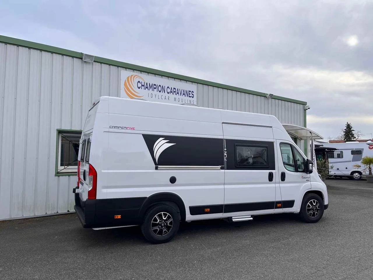 Fourgon aménagé - Dreamer - CAMPER FIVE - 2025