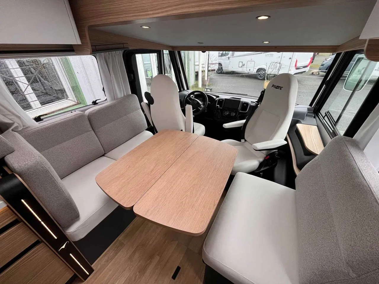 Camping-car - Pilote - G 720