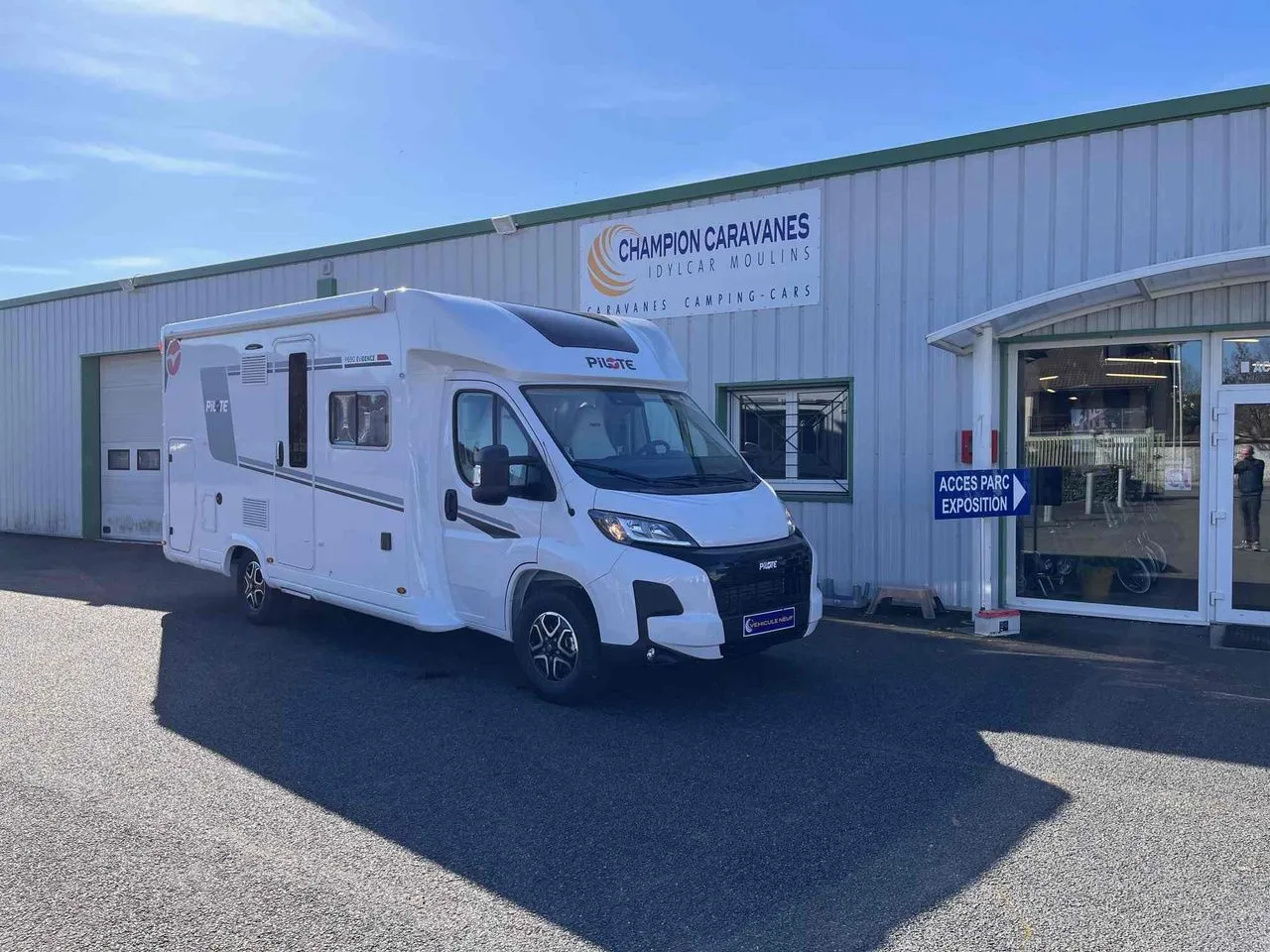 Camping-car - Pilote - P 690