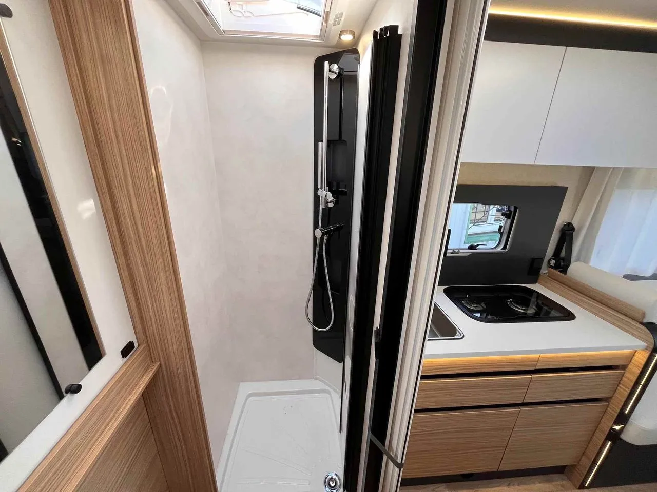 Camping-car - Pilote - P 690