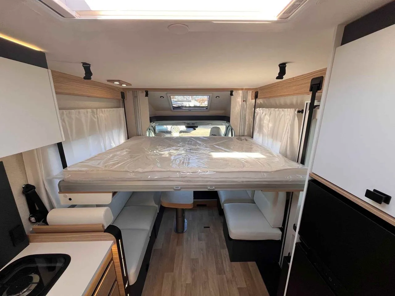 Camping-car - Pilote - P 690