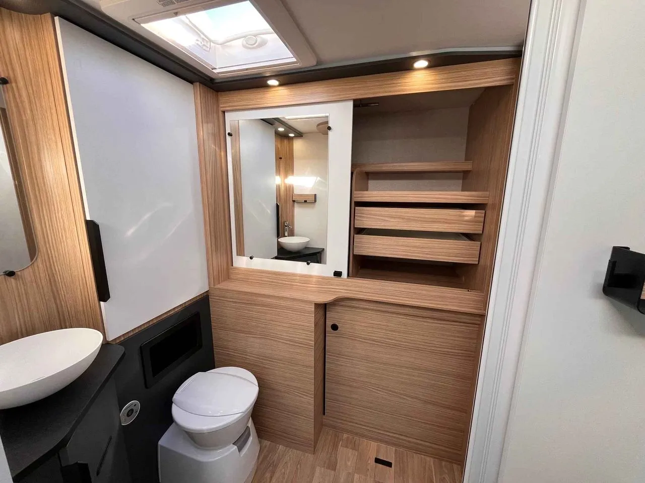 Camping-car - Pilote - P 690