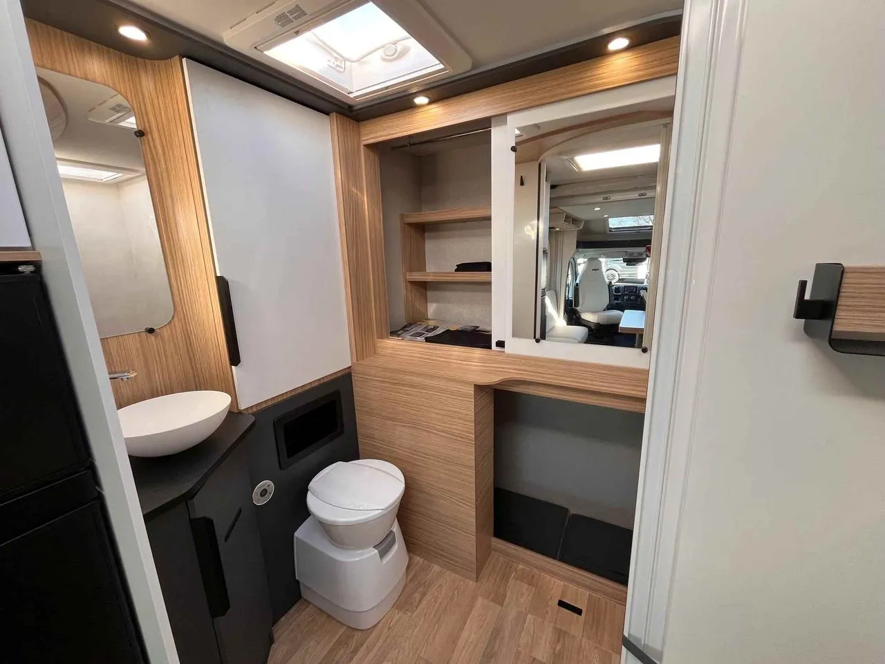 Camping-car - Pilote - P 690