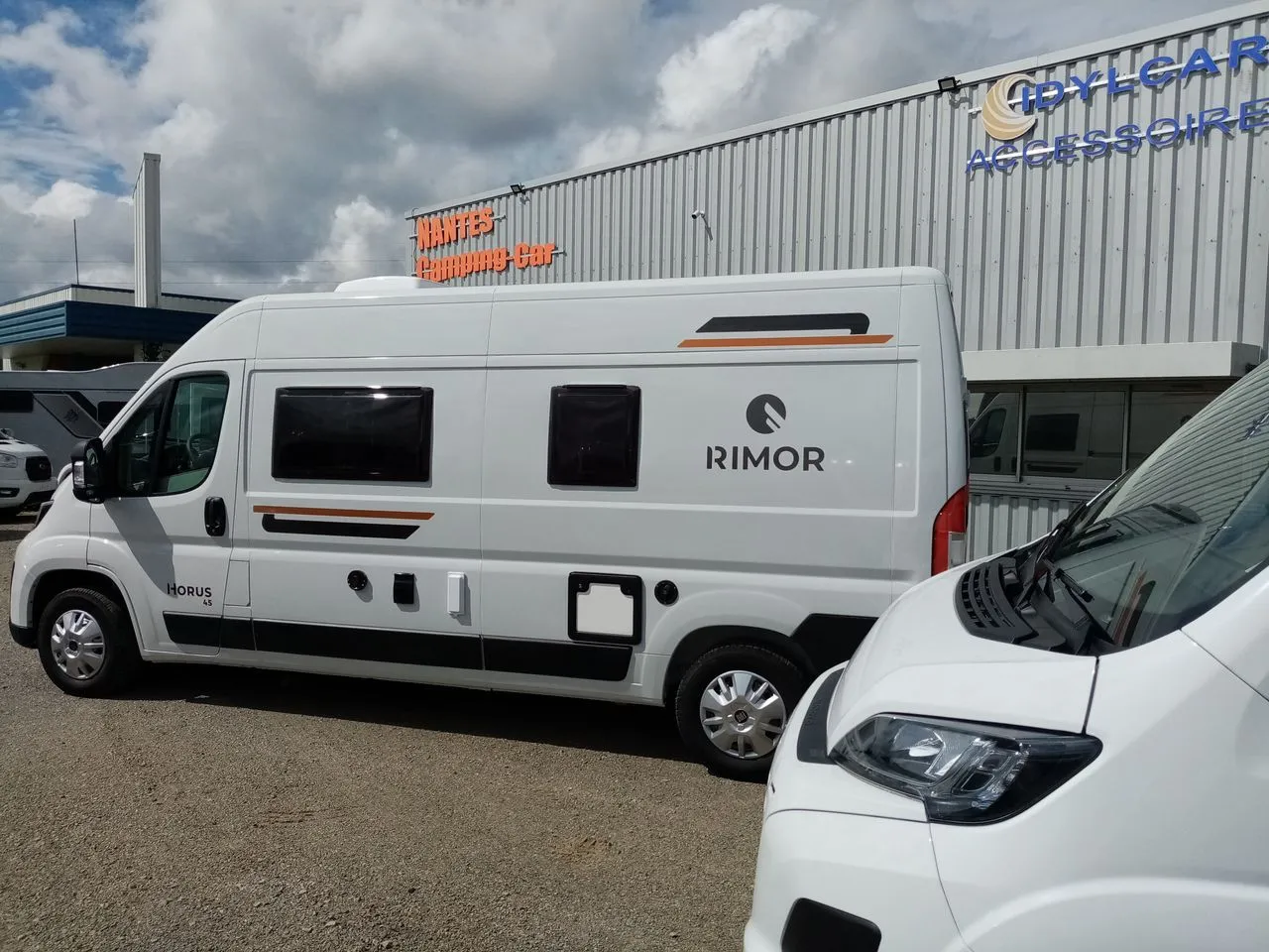 Fourgon aménagé - Rimor - HORUS 38 GRD FRIGO/CHAUF GASOIL MEGA PROMO.