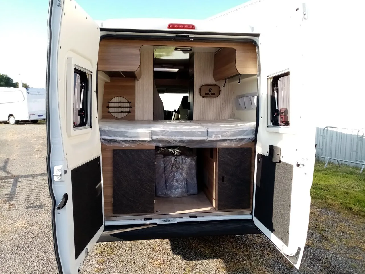 Fourgon aménagé - Rimor - HORUS 38 GRD FRIGO/CHAUF GASOIL MEGA PROMO.