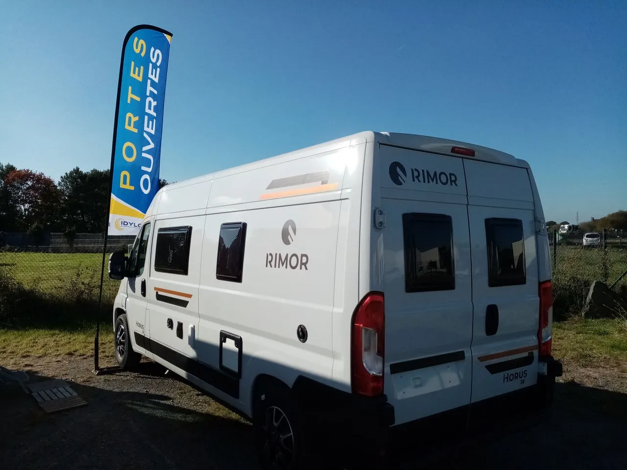 Fourgon aménagé - Rimor - HORUS 38 GRD FRIGO/CHAUF GASOIL MEGA PROMO.