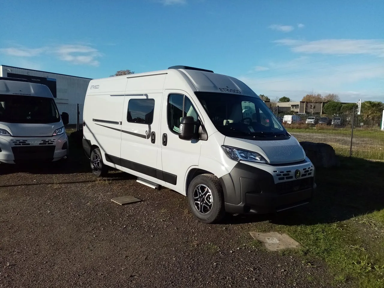 Fourgon aménagé - Etrusco - LIT JUMEAUX BOITE AUTO. - 2026