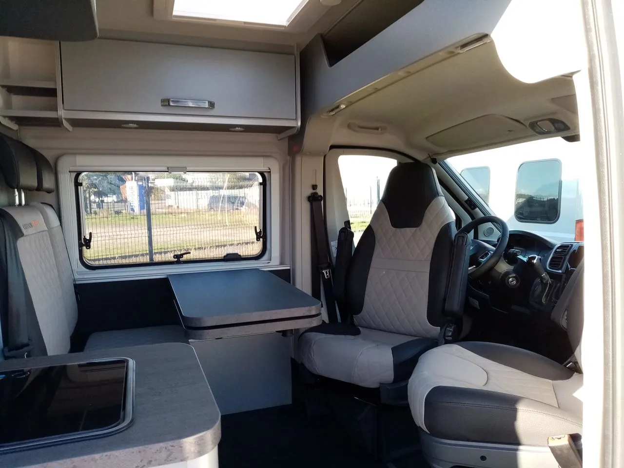 Fourgon aménagé - Weinsberg - 600 MQ BOITE AUTO GRD FRIGO. - 2026