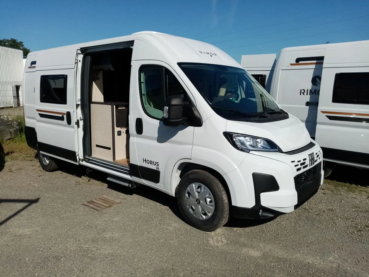 Fourgon aménagé - Rimor - HORUS 38 BOITE AUTO / MAXI RANGEMENTS. - 2026