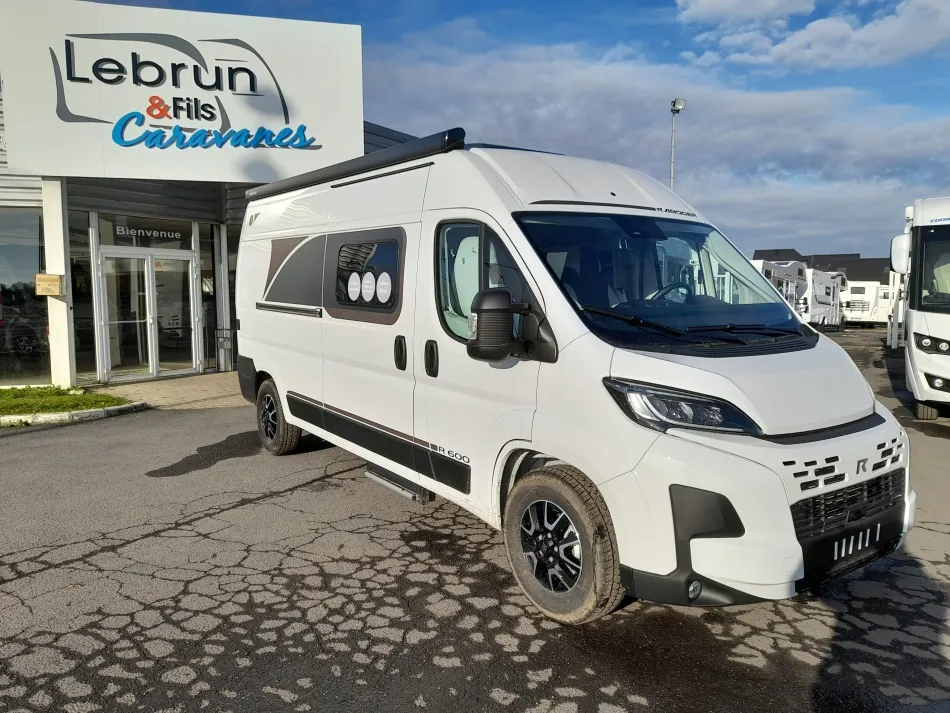 R 600