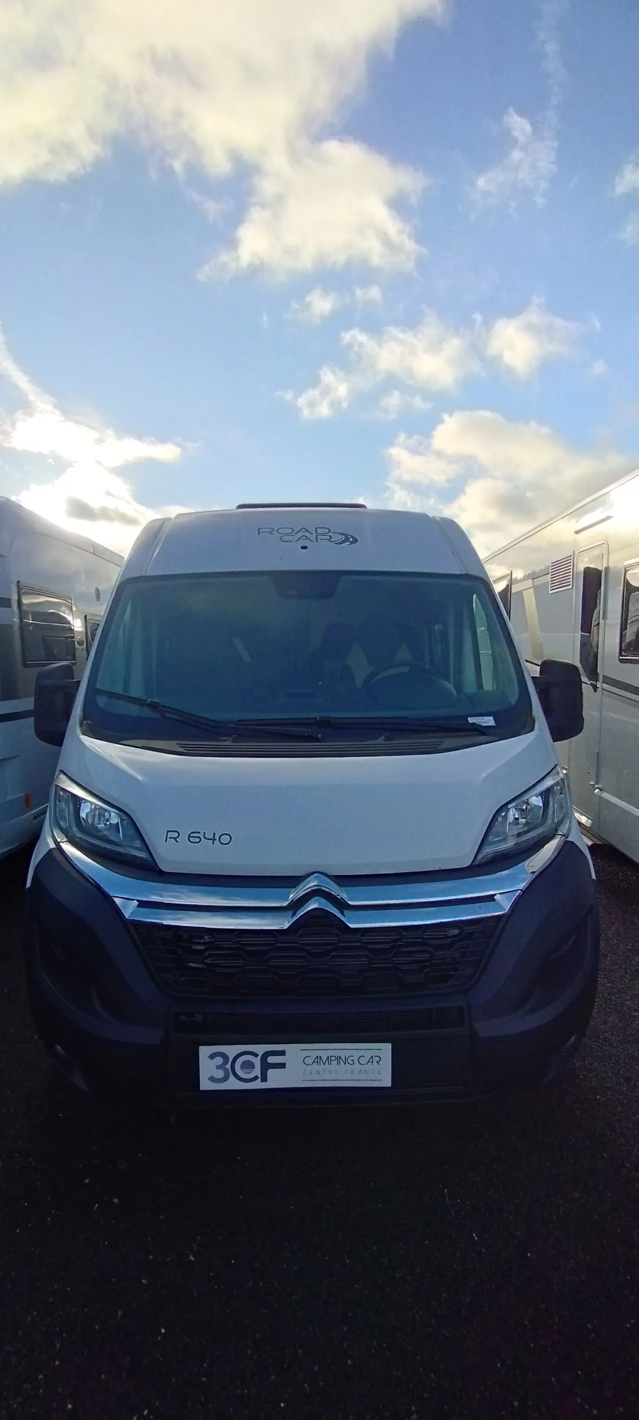 Fourgon aménagé - Road Car - R640 - 2024