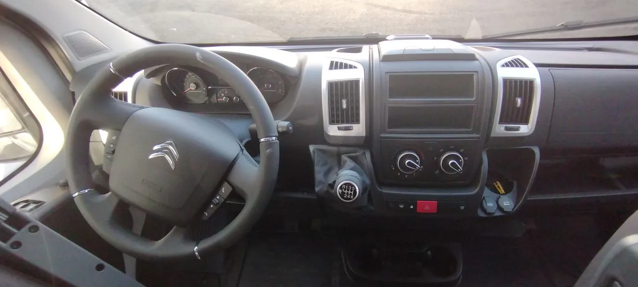 Fourgon aménagé - Road Car - R640 - 2024