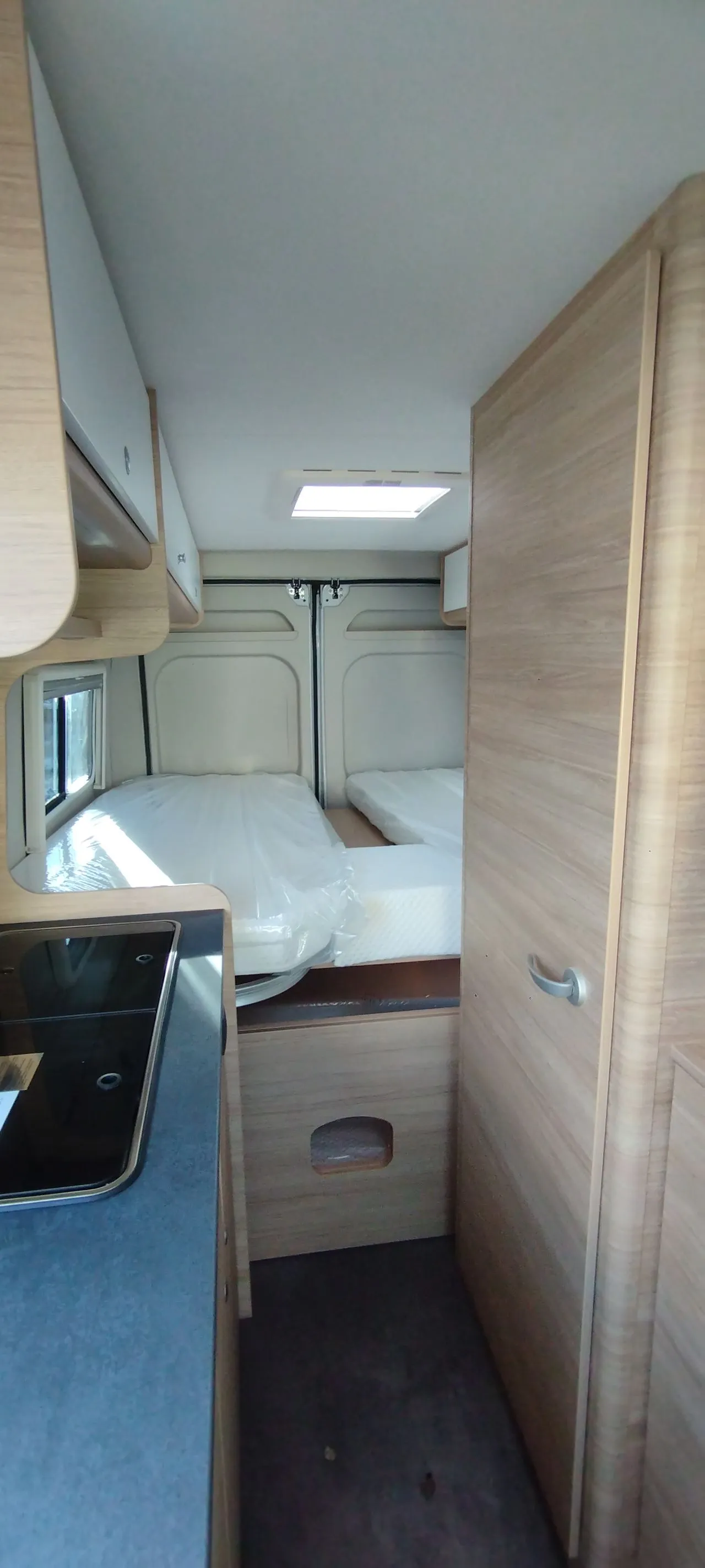 Fourgon aménagé - Road Car - R640 - 2024