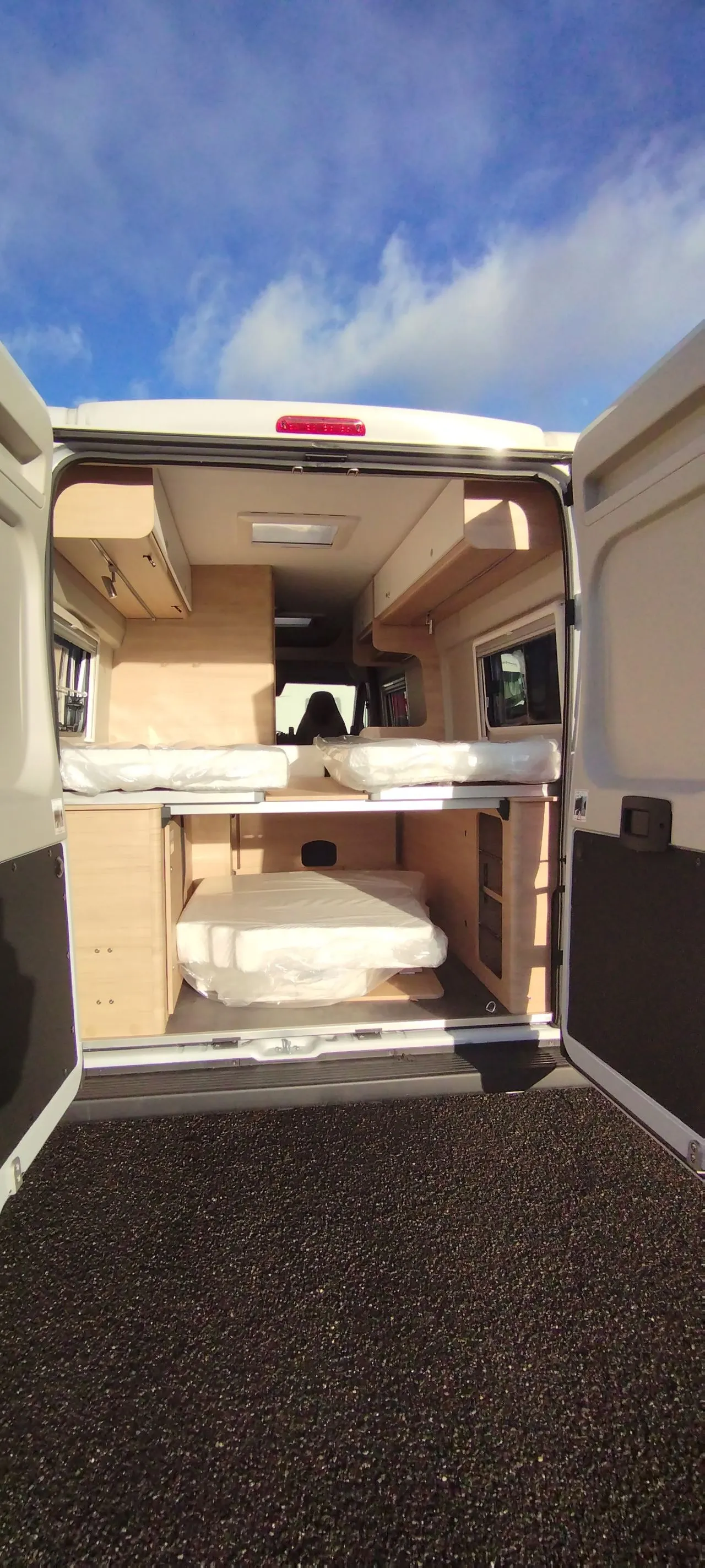 Fourgon aménagé - Road Car - R640 - 2024