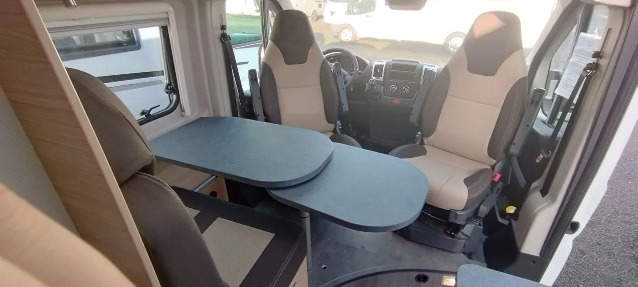 Fourgon aménagé - Road Car - R640 - 2024
