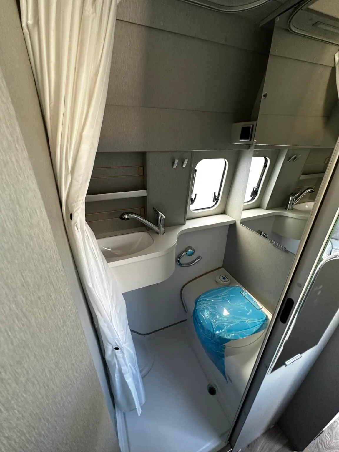 Fourgon aménagé - Hymer Camper Vans - FREE 600S CAMPUS BLUE EVO - 2024