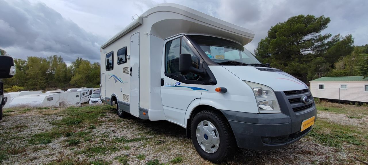 Camping-car CHAUSSON FLASH 12 TOP "Lit central"