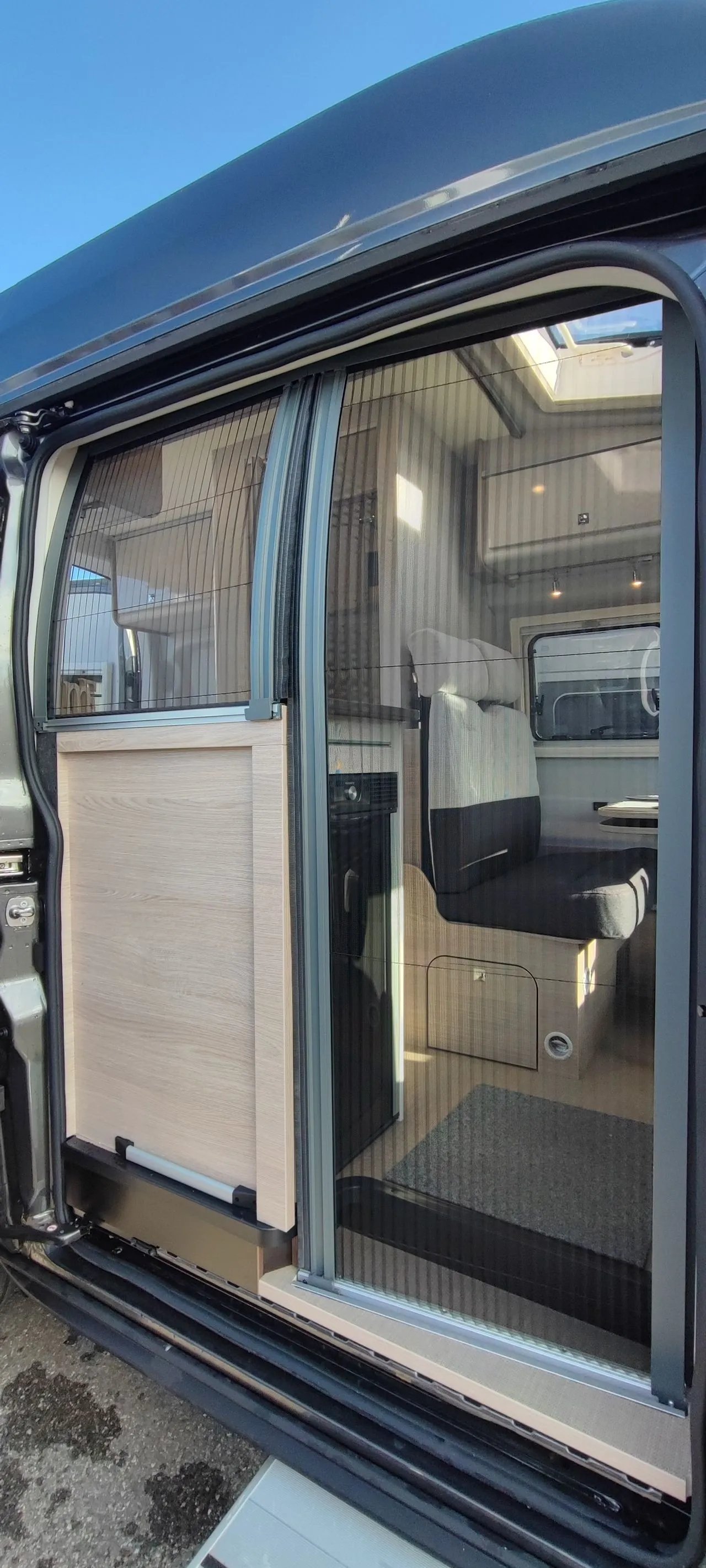Fourgon aménagé - Burstner - LINEO C 550 BLACK FOREST 