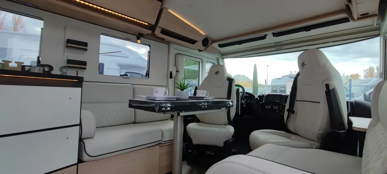 Camping-car - Rapido - 8096 DF 