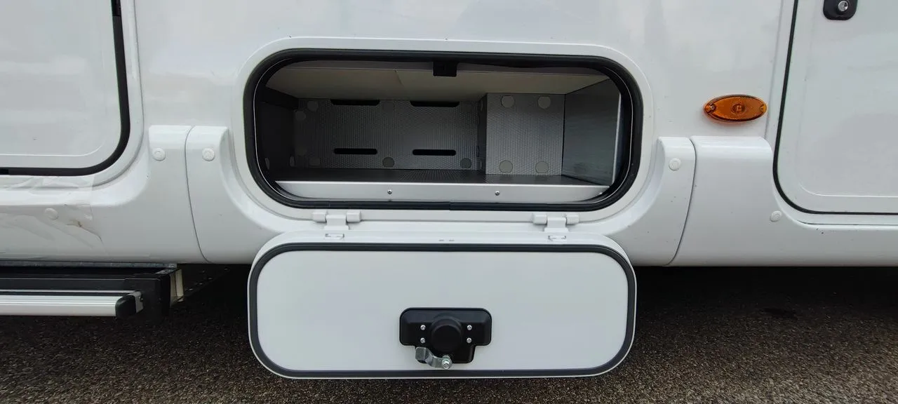 Camping-car - Rapido - 8096 DF 