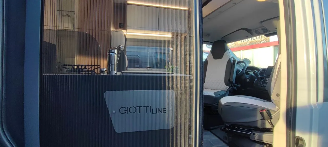 Fourgon aménagé - Giottiline - 54 T PREMIERE EDITION 