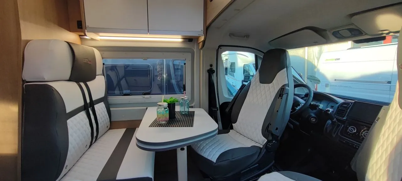 Fourgon aménagé - Giottiline - 54 T PREMIERE EDITION 