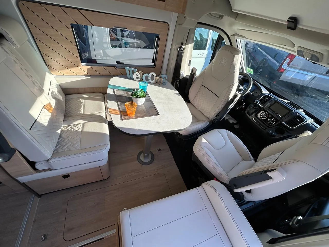 FAMILY VAN  