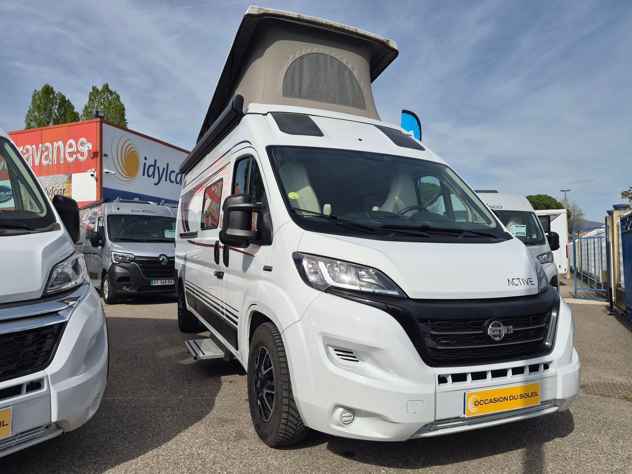 Camping-car BÜRSTNER ELISEO 602 "Toit relevable"