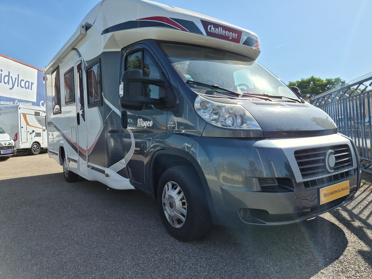Camping-car CHALLENGER MAGEO 298 "Lit central et lit de pavillon"