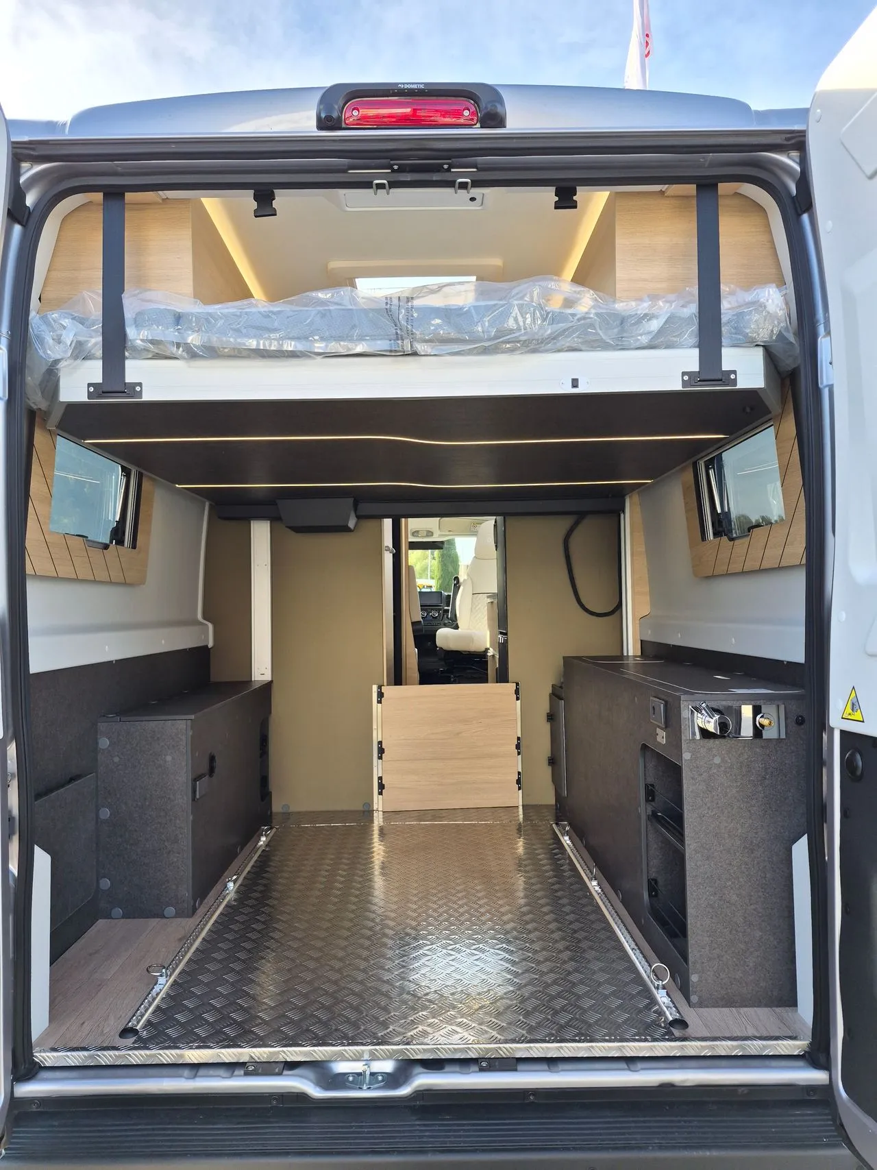 Fourgon aménagé - Campereve - LIFT VAN SAPHIR 