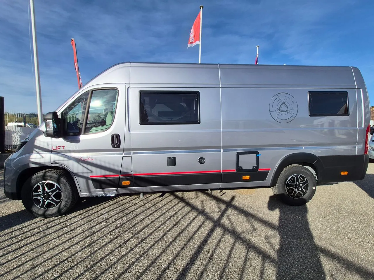 Fourgon aménagé - Campereve - LIFT VAN SAPHIR 