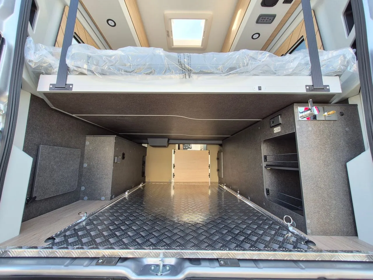Fourgon aménagé - Campereve - LIFT VAN SAPHIR 