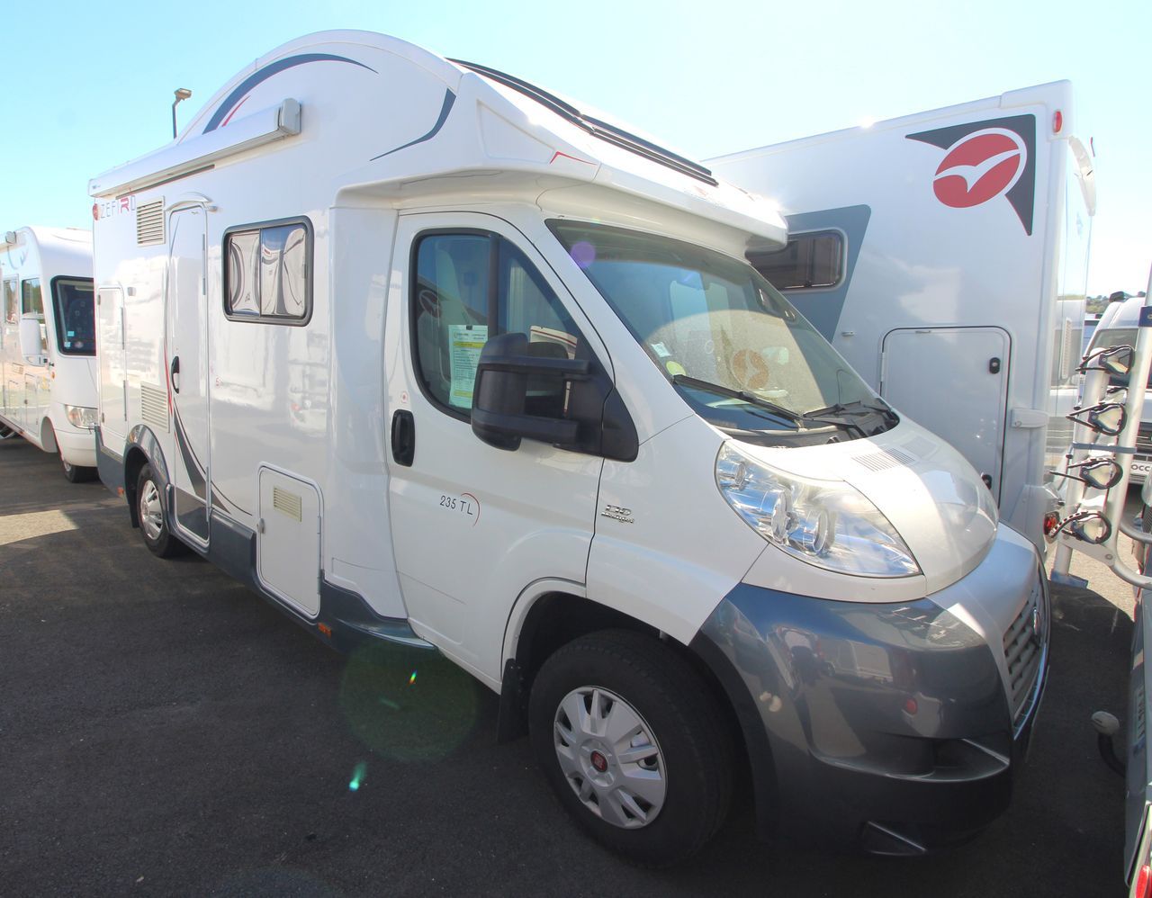 Camping-car ROLLER TEAM ZEFIRO 235 TL