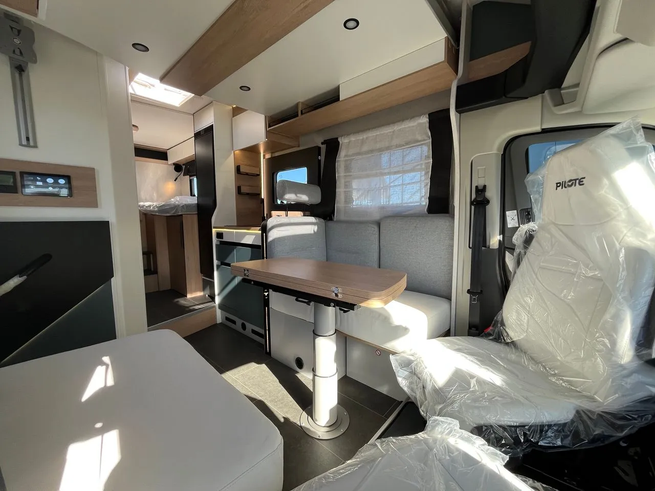 Camping-car - Pilote - ATLAS A 690 GJ - 2027