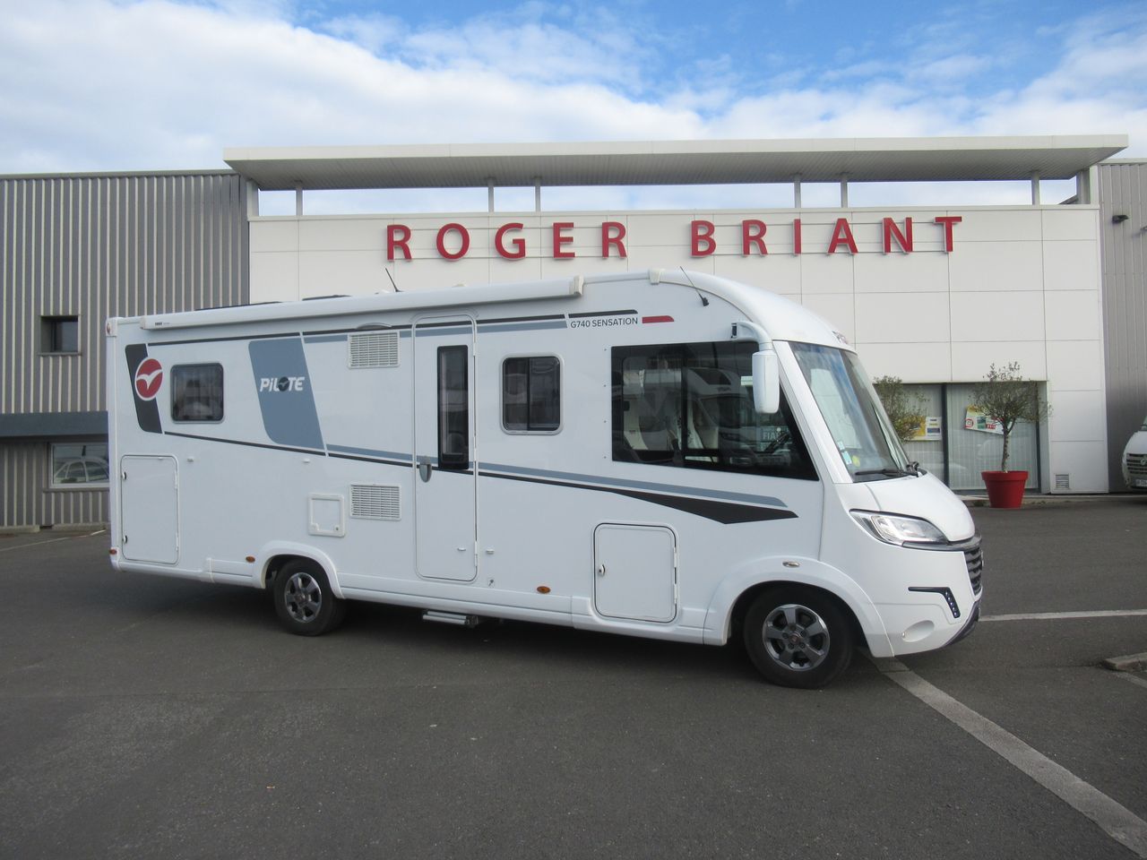 Camping-car PILOTE g740fgj