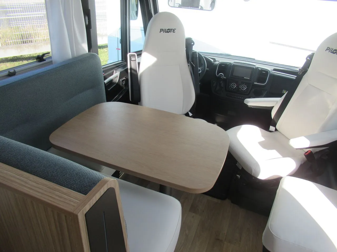 Camping-car - Pilote - g690 - 2025